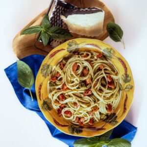 SPAGHETTI CON POMODORI CAPPERI PEPERONCINO - 5837