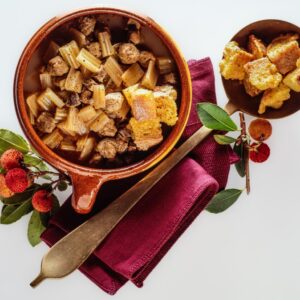 ZUPPA DI CARDI E AGNELLO CON CROSTINI DI PANE FRITTO