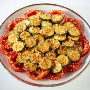 ANTIPASTO DI POMODORI ZUCCHINE AGLIO E PANGRATTATO