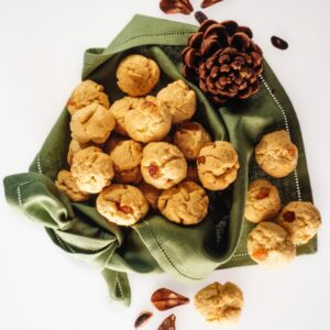 BISCOTTI DI MANDORLE CON PINOLI E UVETTA - 5938