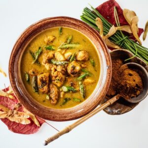 ZUPPA AL CURRY CON POLLO E ASPARAGI