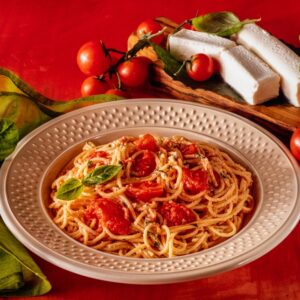 SPAGHETTI CON POMODORI CAPRINO E BASILICO - 6076