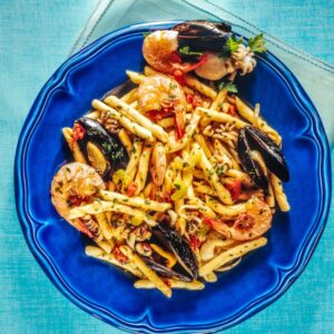 STROZZAPRETI CON GAMBERI COZZE E CALAMARI - 6085