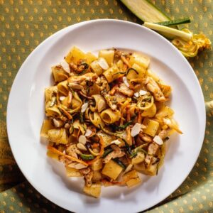 MEZZE MANICHE CON ZUCCHINE CAROTE STRACCETTI DI VITELLO E MANDORLE - 6095