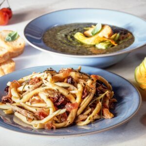 MACCHERONI AL FERRO CON OLIVE POMODORI E DATTERINI FRITTI - 6122