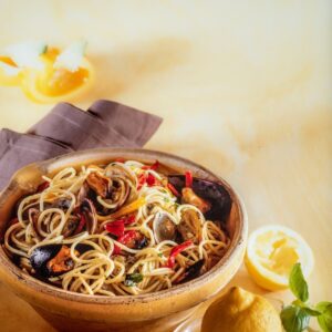 SPAGHETTI CON PEPERONI COZZE E VONGOLE - 6136