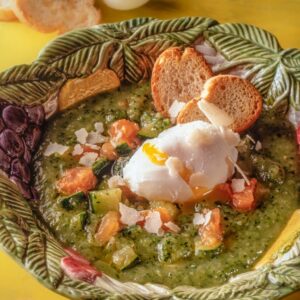 ZUPPA DI ZUCCHINE E POMODORI CON UOVA BARZOTTE