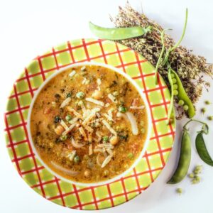 MINESTRA DI CECI CIPOLLA SEDANO RAPA UOVA E PISELLI