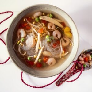 ZUPPA CINESE CON NOODLES POLLO GAMBERI E GERMOGLI DI SOIA - 6245