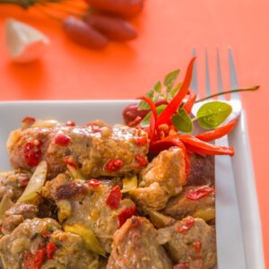 CAPRETTO AL VINO BIANCO CON SALSA AL PEPERONCINO - K1713