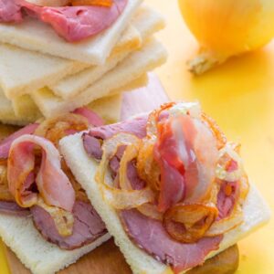 CANAPÈ DI ROAST BEEF CON PANCETTA - 4482