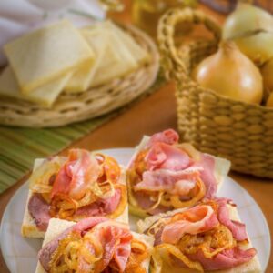 CANAPÈ DI ROAST BEEF CON PANCETTA - 4479