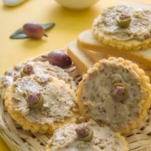 TARTINE ALLE OLIVE E PASTA D'ACCIUGA - 4472