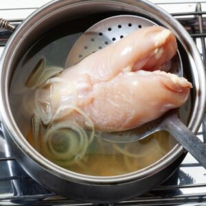 MINESTRA CON POLLO E MENTUCCIA (STEP 1)