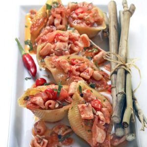 CONCHIGLIONI FARCITI AL SUGO DI CALAMARI AROMATIZZATI CON FINOCCHIETTO E PEPERONCINO