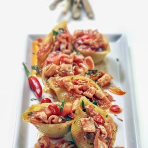 CONCHIGLIONI FARCITI AL SUGO DI CALAMARI AROMATIZZATI CON FINOCCHIETTO E PEPERONCINO