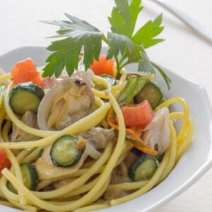 SPAGHETTI CON FILETTI DI SCORFANO VONGOLE E ZUCCHINE - 3620