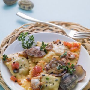 RAVIOLI DI PESCE AL SUGO DI VONGOLE - 3711