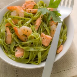 FETTUCCINE VERDI CON TROTA SALMONATA - 3990