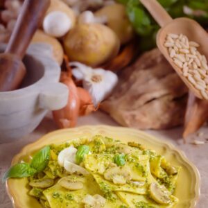 STRACCI CON FUNGHI E PESTO - 4008