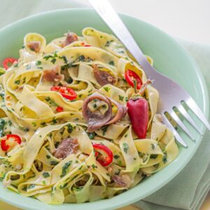 TAGLIATELLE CON SALSA DI SPINACI E ACCIUGHE - 3175