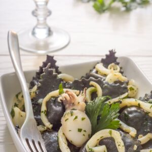 RAVIOLI DI PESCE AL NERO DI SEPPIA - 3774