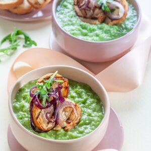 ZUPPA DI PISELLI E RUCOLA CON CIPOLLA FRITTA - 4124