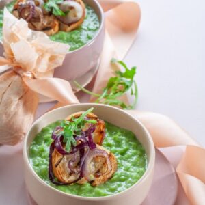 ZUPPA DI PISELLI E RUCOLA CON CIPOLLA FRITTA - 4123