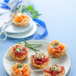 CESTINI DI NOODLES CON CARPACCIO DI TONNO ROSSO E SALMONE FRESCO - 4163