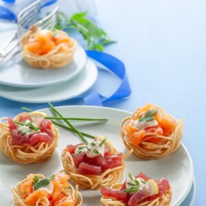 CESTINI DI NOODLES CON CARPACCIO DI TONNO ROSSO E SALMONE FRESCO - 4164