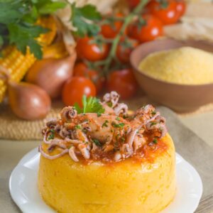 TIMBALLO DI POLENTA CON CALAMARETTI - K5863