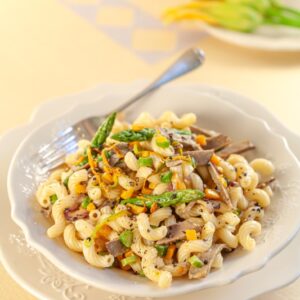 CAVATAPPI CON SCALOGNO ZUCCA ASPARAGI PETTO DOCA FIORI DI ZUCCA PEPE – 4041