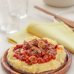 POLENTA CON RAGÙ DI SALSICCIA E FUNGHI - 1201