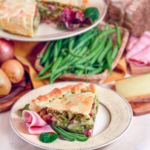 TORTA CON PATATE FAGIOLINI CIPOLLE E SALSICCIA - 1081