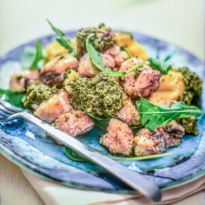 PESCATRICE CON PURÈ DI PATATE DOLCI AL PESTO DI RUCOLA E CORIANDOLO - S 230426 - 8300