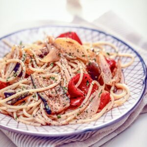 SPAGHETTI CON PEPERONE ROSSO E GIALLO, CIPOLLA, MELANZANA, ORIGANO - 5017
