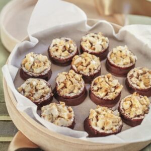 MERINGHETTE VESTITE DI CIOCCOLATO CON SBRICIOLATA DI TORRONE - 3961