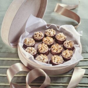 MERINGHETTE VESTITE DI CIOCCOLATO CON SBRICIOLATA DI TORRONE - 3959