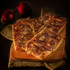 TARTINE DI SFOGLIA CON PERE SPECK CIPOLLA E FONTINA - 3714
