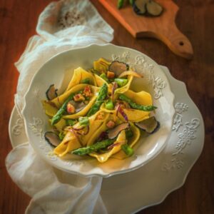CONCHIGLIONI CON PANCETTA ZAFFERANO CIPOLLE ROSSE E TARTUFO NERO - 4476