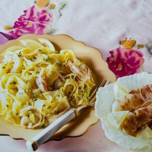 PAPPARDELLE CON GAMBERONI LIMONE PORRI E TIMO - 6943