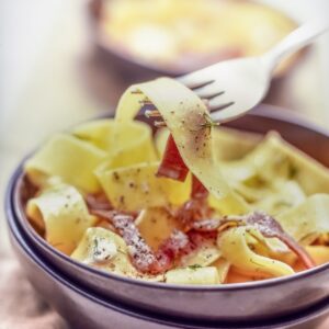 PAPPARDELLE CON MASCARPONE, SPECK, VODKA - S 2404606 - 5041