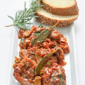CAPRETTO AL SUGO CON OLIVE E CAPPERI - SICILIA - 2081
