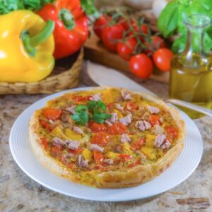TORTA CON TONNO, PEPERONI E POMODORI - K4789