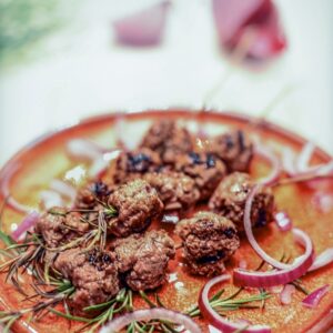 MINI SPIEDINI DI MANZO AL ROSMARINO POLPETTINE GRIGLIATE - S 2304659