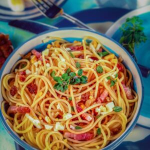 SPAGHETTI CON UOVA UVETTA E PANCETTA - S 01970 - 5710