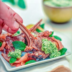 COSTOLETTE DI AGNELLO IN SALSA DI CEDRO E MENTA - S 2304167