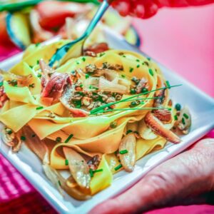 NIDI DI PAPPARDELLE IN SALSA DI SCALOGNI E ACCIUGHE AL PEPE VERDE - S 2304505 - 6353