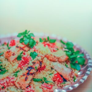TAGLIATA DI SALMONE ALLA GRIGLIA CON CUSCUS AL CRESCIONE - S 2304216