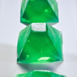 CUCINA GEOMETRICA – PIRAMIDI DI GELATINA ALLA MENTA - S 1104064